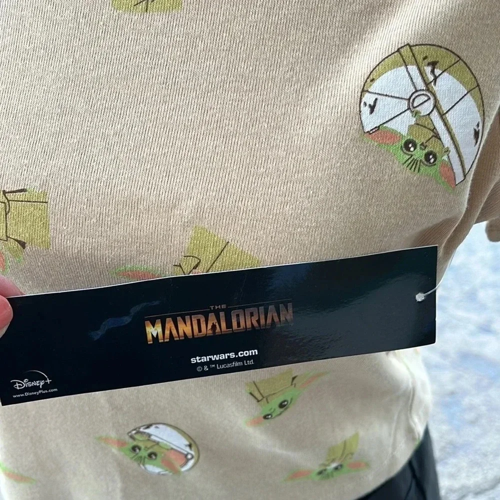 DISNEY Star‎ Wars NWT Mandalorian Crop top size XL and Socks